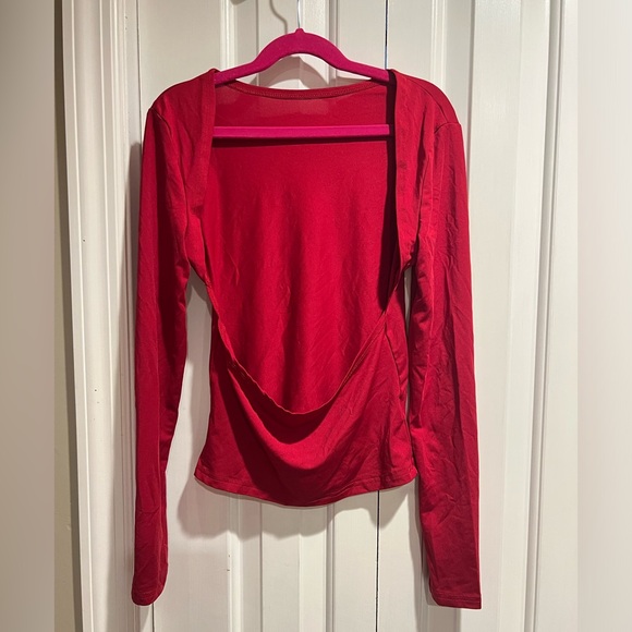 Red backless long sleeve top - Picture 2 of 4